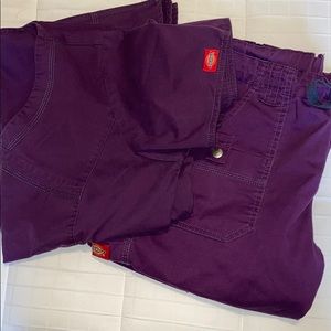 Dickies women’s scrub set